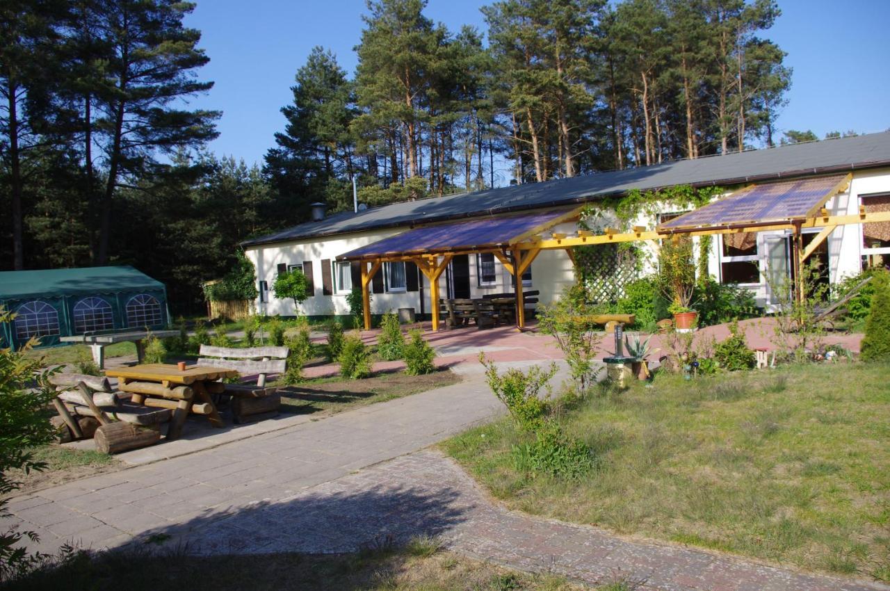 Hostel Waldhaus Am Ferienpark Mirow -Zimmer Du Wc Exterior photo