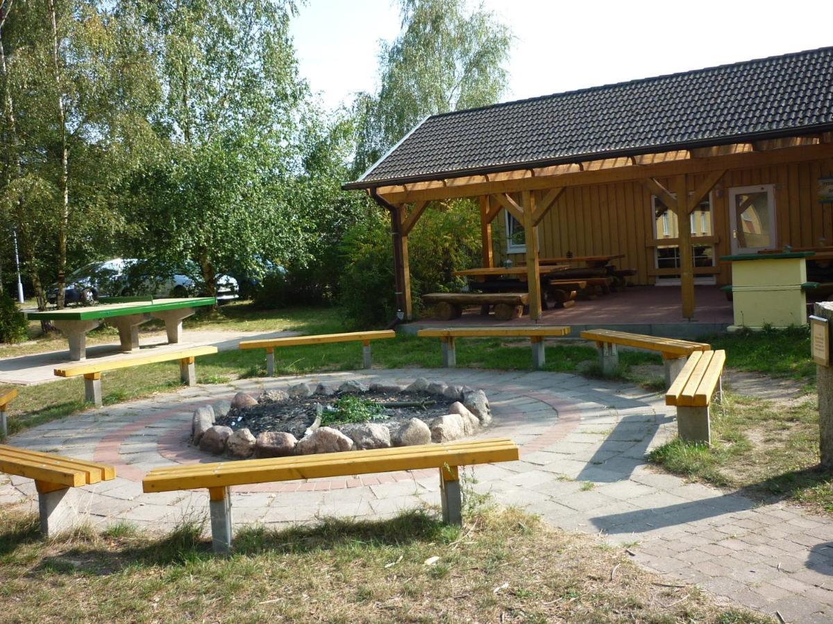 Hostel Waldhaus Am Ferienpark Mirow -Zimmer Du Wc Exterior photo